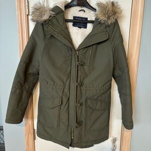 Womans American Eagle winter coat, size M, green with hood